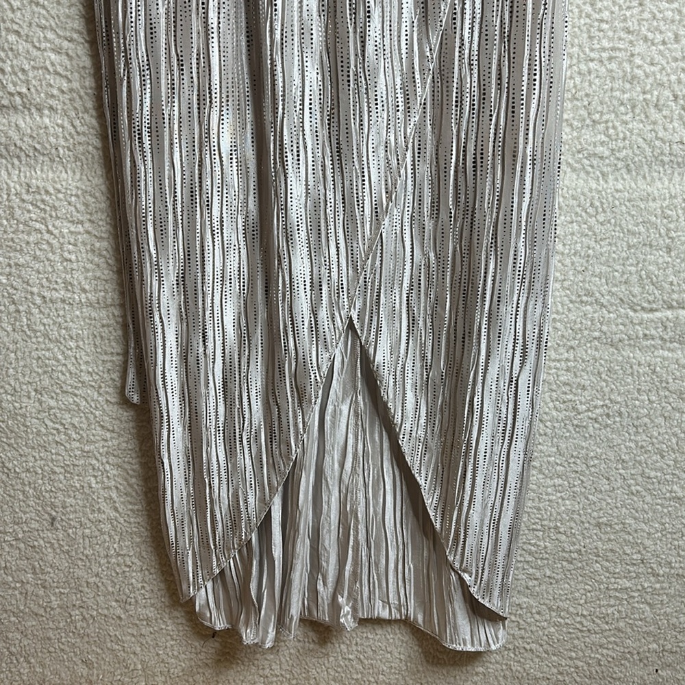 NWT Guess Womens Metallic Long Sleeve Faux Wrap Maxi Dress Champagne SIZE 14 - Picture 3 of 10